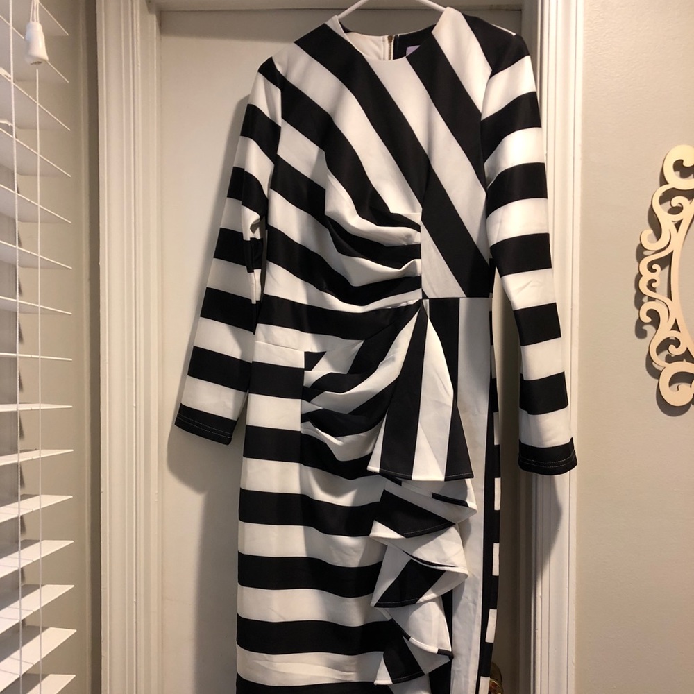Classic white and black dress with ruffle
